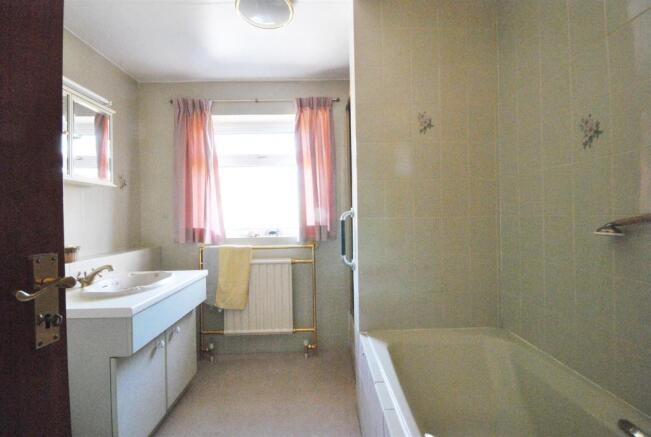 bathroom .JPG