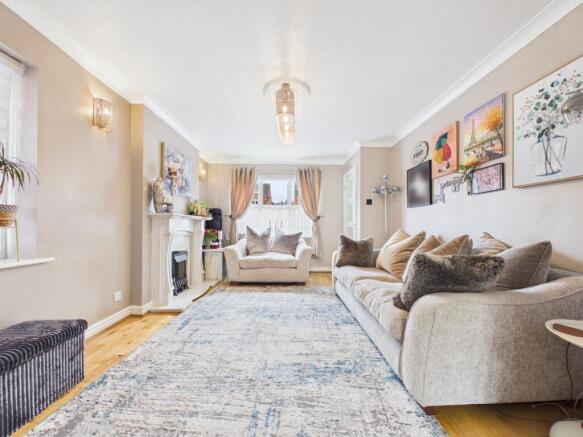 4 bed Detached for sale Image 8