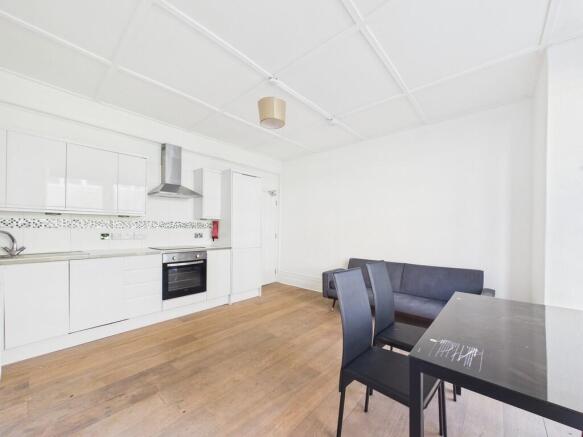 CAM04693G0-PR0106...