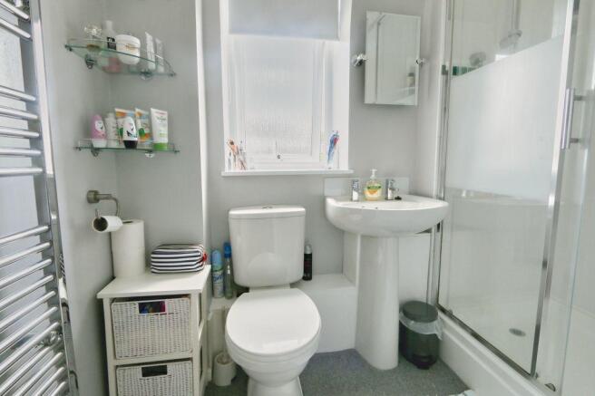 Ensuite to Bed 1