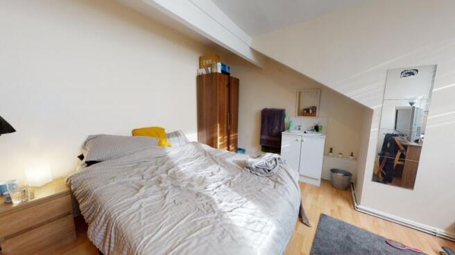 5 bed Terraced to rent Image 8