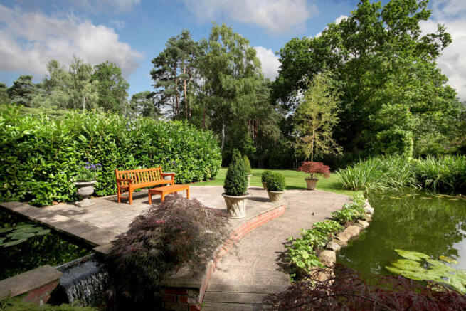 6 bedroom property t