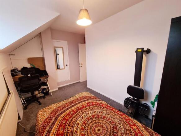 Bedroom 1.jpg