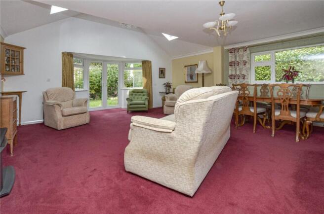 Lounge/Dining Room