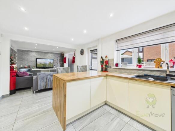 CAM05477G0-PR0017-STILL033