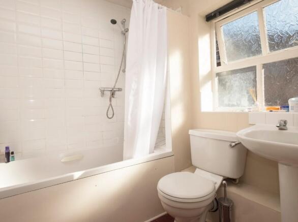 3 bed End of Terrace to rent Image 4