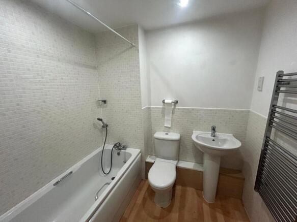 2 bed Apartment to rent Image 5