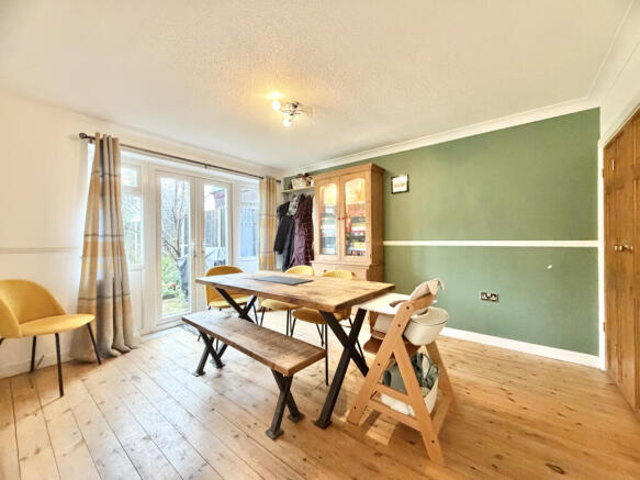4 bed Semi-Detached for sale Image 4