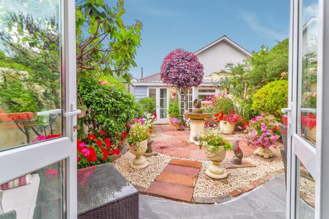 HC00322-S-FRENCH DOORS TO GARDEN.jpg