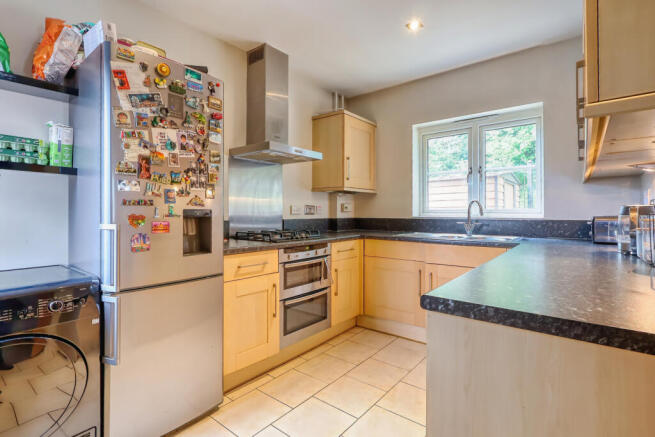 Apple Tree Close, High Wycombe, HP13 photo 4