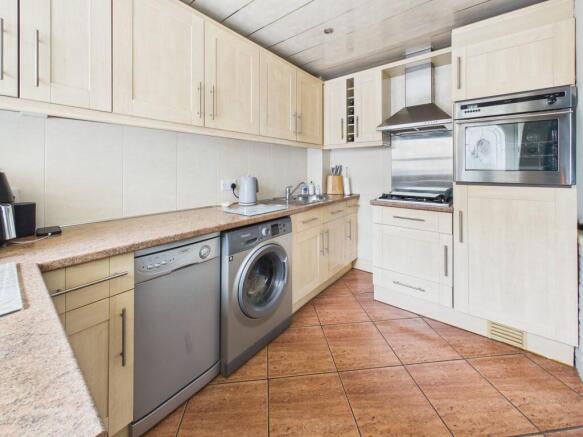 3 bed Semi-Detached for sale Image 4