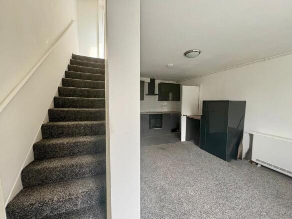 2 bed Apartment to rent Image 6