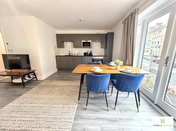 4 bed Apartment for sale Image 6