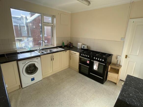 1 bed End of Terrace to rent Image 2