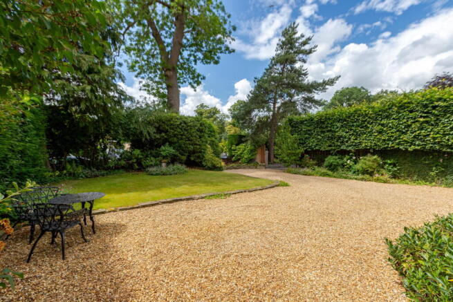 5 bed Semi-Detached for sale Image 4