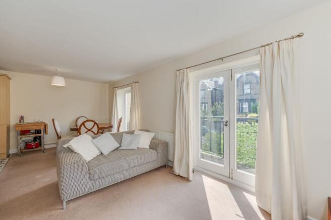 2 bed Flat for sale Image 5