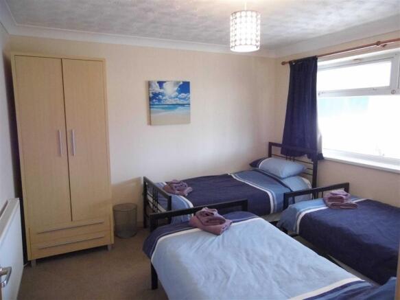 BEDROOM 2