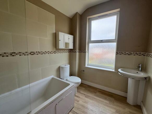 3 bed Semi-Detached for sale Image 8