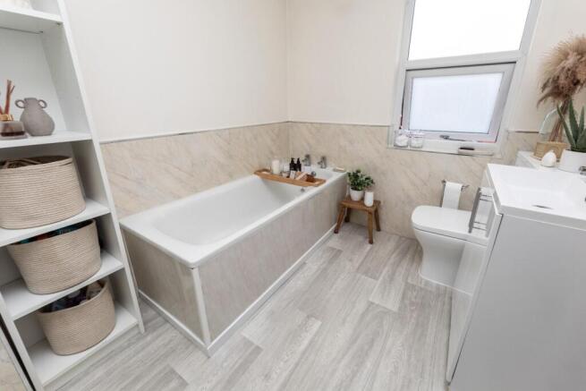 2 bed Terraced to rent Image 4