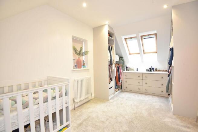6 bed Detached for sale Image 11