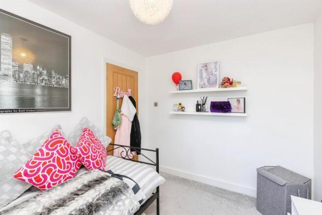 4 bed Detached for sale Image 12