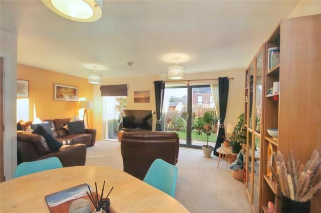 Lounge/Dining Room