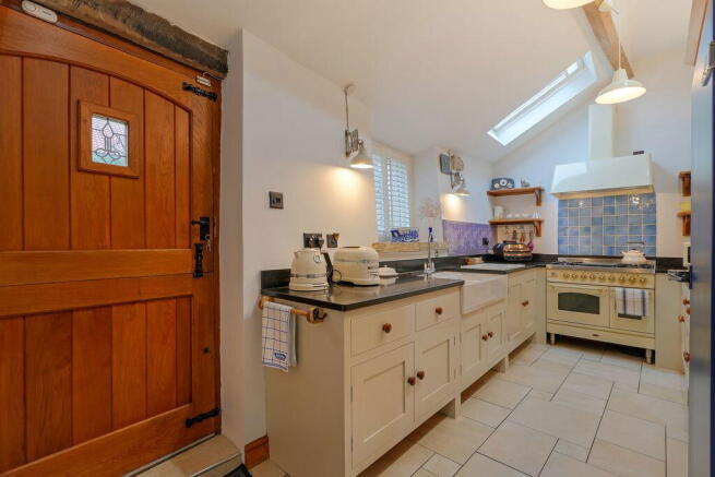 2 bed Semi-Detached for sale Image 5