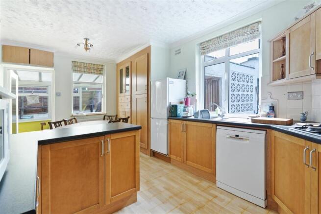 Kitchen 2.jpg