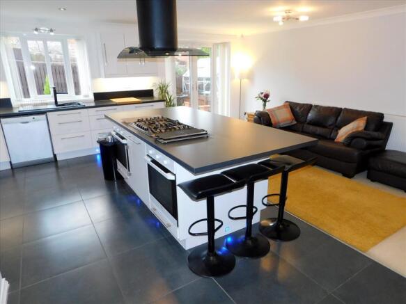 KITCHEN / DINING ROOM