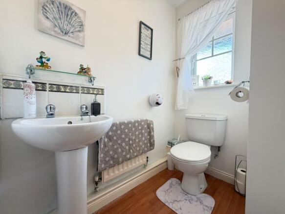 4 bed Detached for sale Image 7
