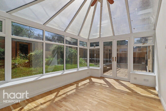 5 bed Detached for sale Image 12