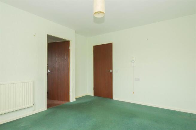 2 bed Flat for sale Image 4