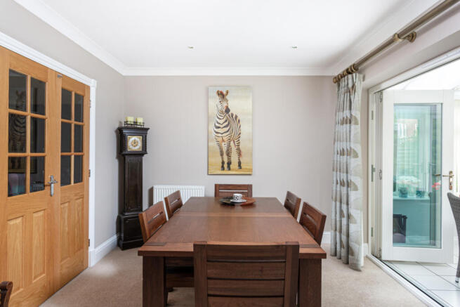 4 bed Detached for sale Image 5