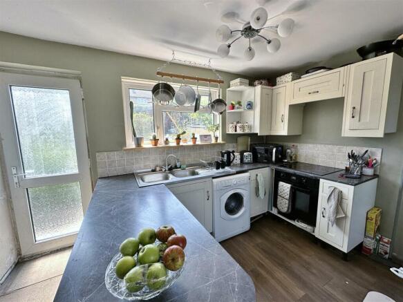 Kitchen Area: