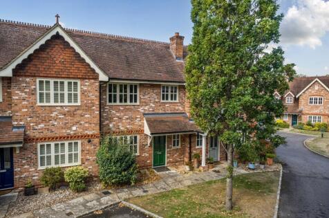 Oakwood Court, Hartley Wintney, Hook