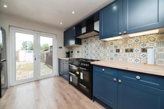 3 bed Terraced for sale Image 4