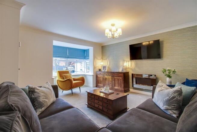 4 bed Detached for sale Image 8