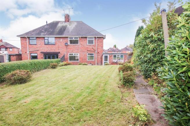 ENCLOSED REAR GARDEN