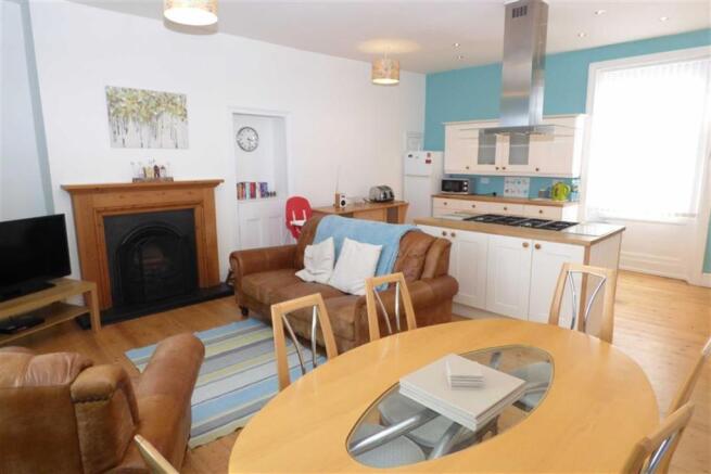 Open plan lounge/kitchen