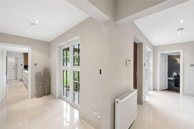 5 bed Detached for sale Image 5