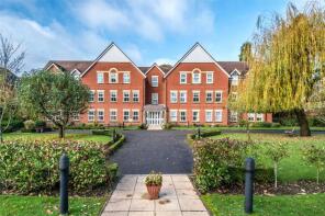Flat 19, 5 Cypress Grange, College Road, Bromsgrove B60 2NB