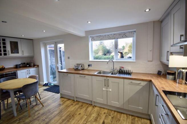 Kitchen / Dini...