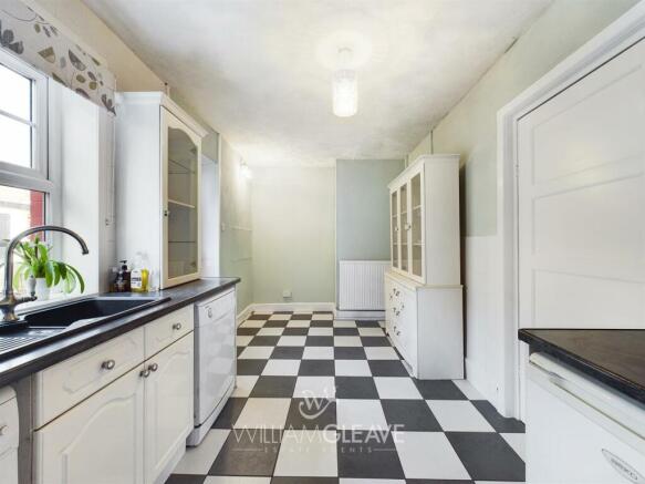 Kitchen/ Dining Room