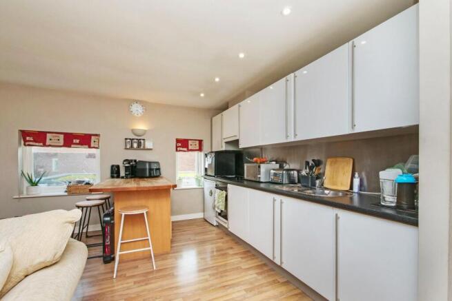 2 bed Apartment for sale Image 6