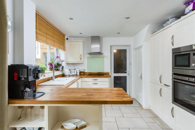 3 bed Semi-Detached for sale Image 7