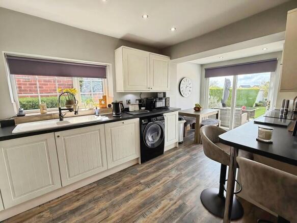 6c8313b7-WhatsApp...