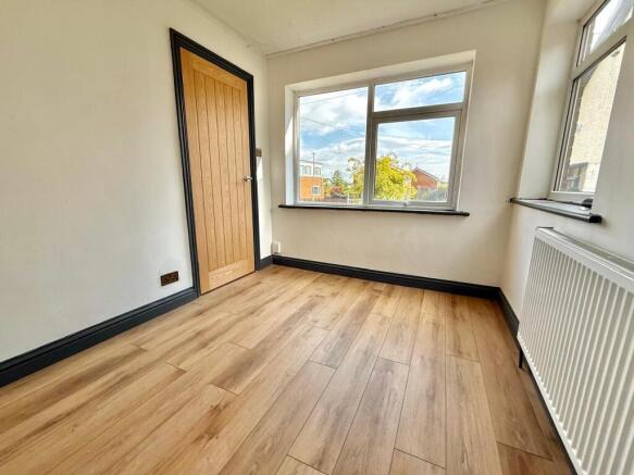 4 bed Detached to rent Image 8