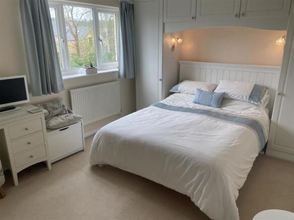 bedroom 1.JPG