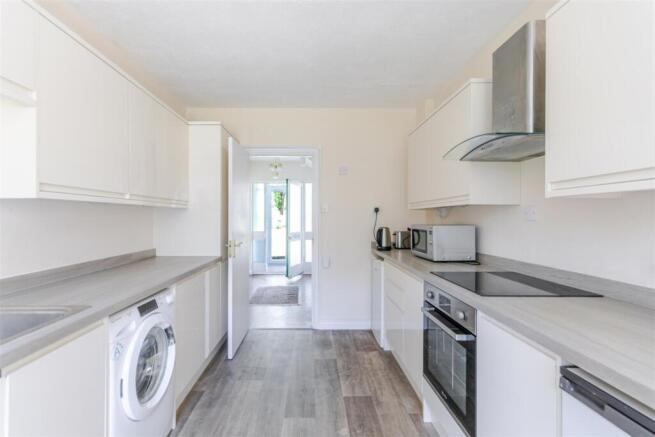 Kitchen 2.jpg