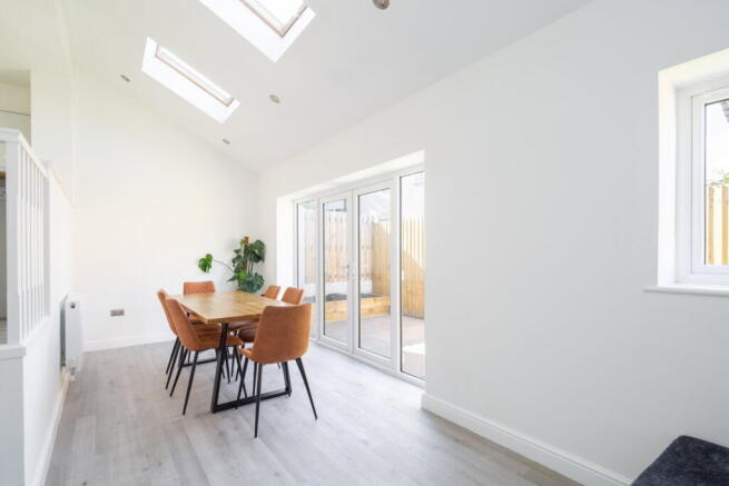 5 bed Semi-Detached for sale Image 6